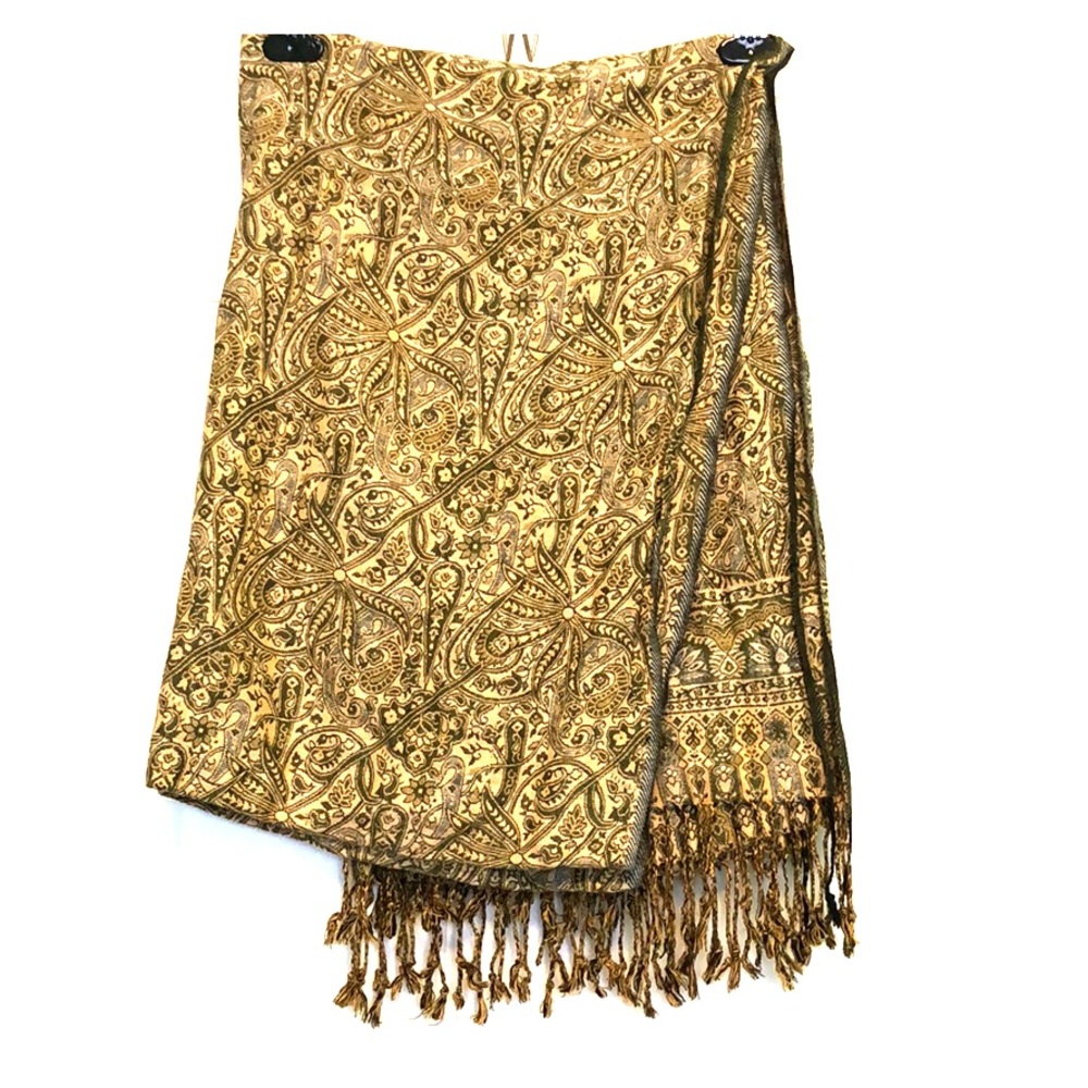Never Worn Green Paisley Fringed Shawl